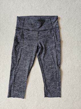 Lululemon Fast + Free Crop II Nulux Leggings in Salt Alpine White Black / Sz 10